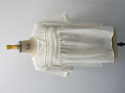 タック倒し仕様ブラウス