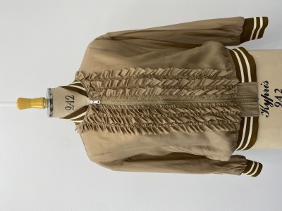 フリル使いブルゾン