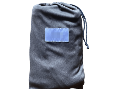 The blanket and its storage bag are sewn by a factory specializing in sewing woven bags.